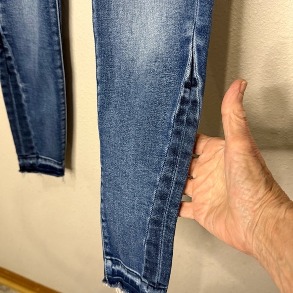 KanCan Distressed Skinny Jeans High Rise Raw Hem Light Wash Women’s Size 7/27 - Picture 2 of 16